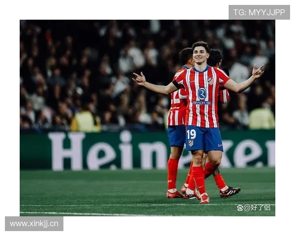 阿尔瓦雷斯训练完吃牛排那架势，普通人一周工资都没那块肉贵吧？