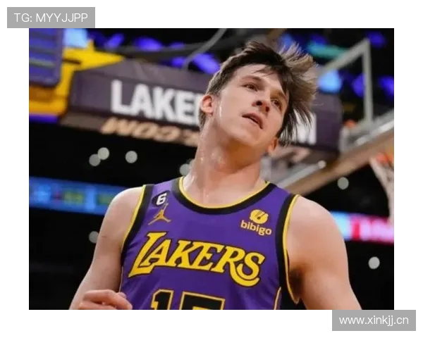 里夫斯无球跑动拉开空间，湖人进攻效率显著提升